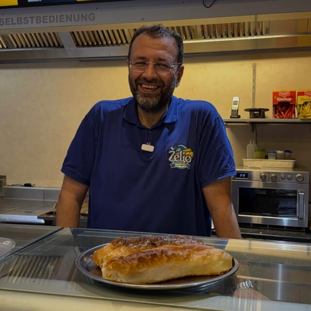 Burek oder Sirnica oder doch beides? #burek #vienna #zeljo #balkan